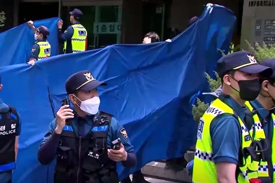 Homem esfaqueia nove em shopping perto de Seul, na Coreia do Sul