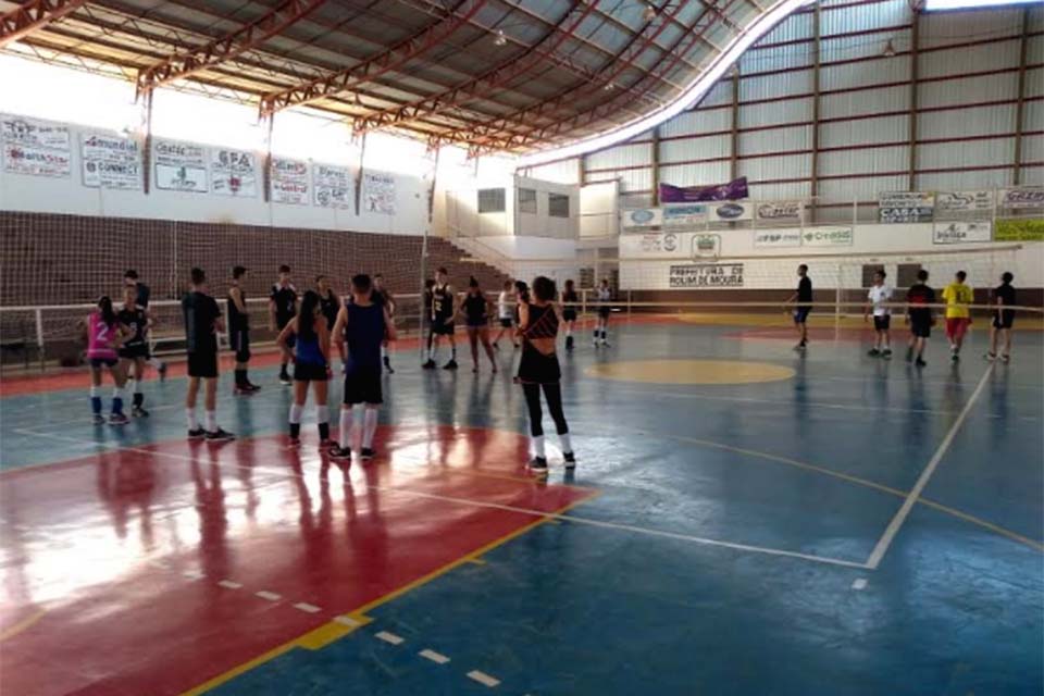 Prefeitura abre inscrições gratuitas para escolinha de Voleibol
