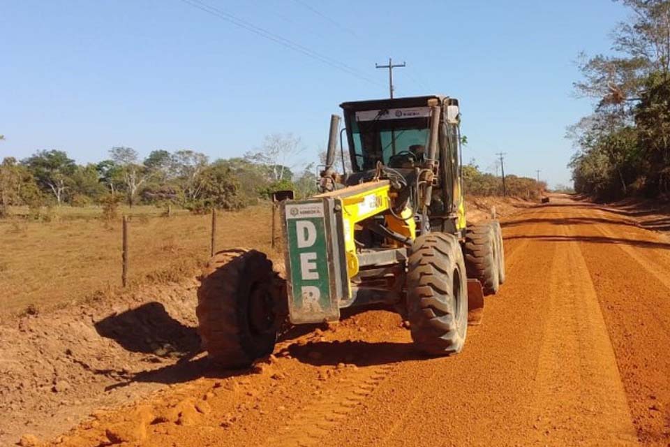 DER recupera 42 quilômetros de rodovia primária entre Alvorada do Oeste e Castanheiras