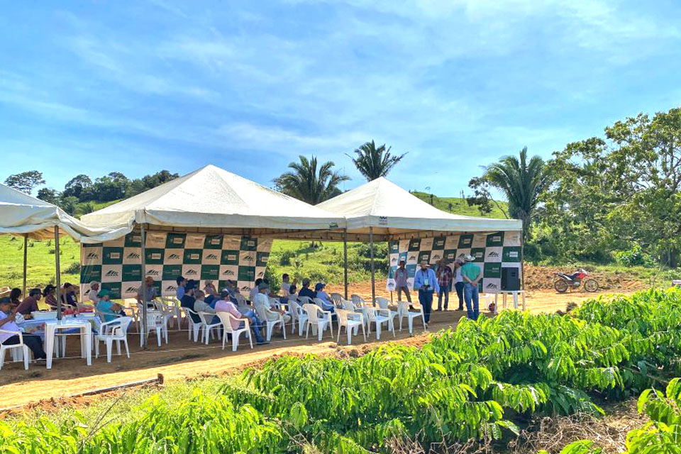 Produtores rurais recebem capacitação no Dia de Campo sobre a Produção Sustentável de Café