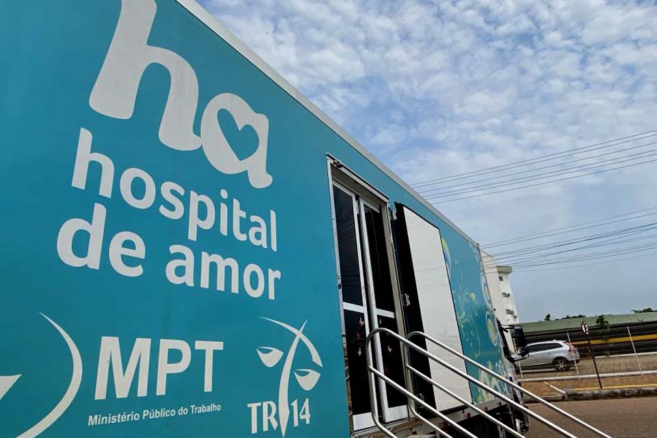 Em Porto Velho, servidoras do Hospital de Base realizam exames de mamografia e preventivo na carreta do Hospital do Amor