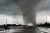 Tornados se espalham em várias cidades da Flórida e são flagrados por moradores