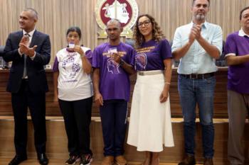 Prefeito Léo Moraes participa do lançamento da Carteira da Pessoa com Epilepsia em evento no MPRO