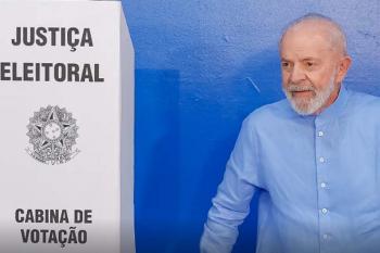 Lula vota em São Bernardo e diz que é hora de 