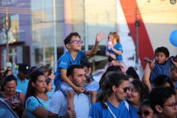 Centenas de vilhenenses participaram da caminhada para conscientizao do autismo