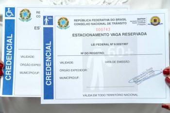 Prefeitura atinge a marca de mil credenciais gratuitas emitidas para estacionamento em vagas reservadas a idosos e PcD no Porto Velho Shopping