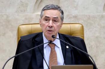 STF esperou Congresso decidir responsabilidade de redes, diz Barroso