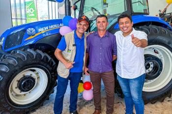 Deputado Cássio Gois entrega trator equipado para fortalecer agricultura familiar em Rolim de Moura