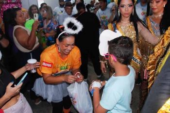 Banda do Vai Quem Quer leva alegria à crianças internadas no Hospital Infantil Cosme e Damião