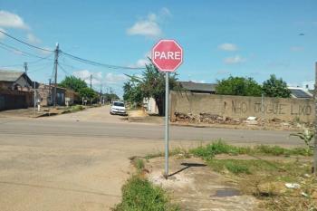 Prefeitura atende pedidos de moradores e sinaliza cruzamento no Conjunto Buritis, na zona Leste de Porto Velho