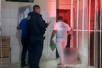 Homem é morto a golpes de faca em quarto de hotel em Ariquemes
