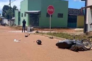 Duas pessoas so encaminhadas ao hospital aps coliso entre motos