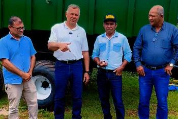 Deputado Lúcio Mosquini entrega implementos agrícolas em Governador Jorge Teixeira e reforça apoio à agricultura local