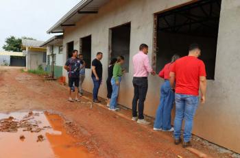 Prefeita Profa. Marcilene Rodrigues e vice-prefeita Pra. Marciane Stocco visitam obras na Escola Luiz Cabral