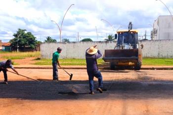 Prefeitura de Vilhena inicia operação de recomposição asfáltica nas vias do município