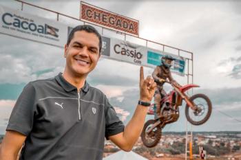 Abertura do Motocross em Cacoal é um sucesso com o apoio do deputado Cássio Gois