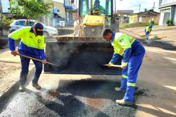 Prefeitura realiza manutenção em diversas ruas do município