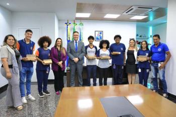 Governador Marcos Rocha entrega tablets para alunos do Ensino Médio da Rede Estadual de Rondônia