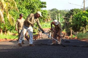 Prefeitura de Jaru Conclui pavimentação na Rua Amazonas entre Rio de Janeiro e Goiás, no Setor 3