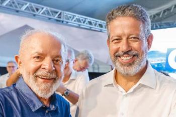 Lira é vaiado, critica população e recebe apoio de Lula em Maceió
