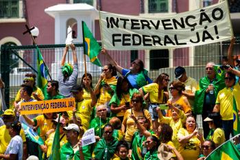 A reinvenção da Direita no Brasil; secretários devem disputar eleições; e Léo Moraes forma nominata