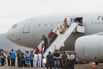 Décimo voo da FAB com 213 repatriados do Líbano chega a São Paulo