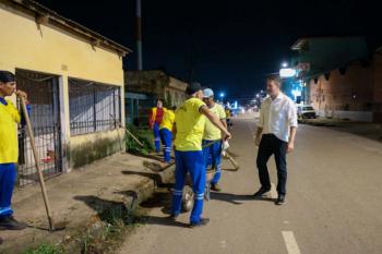 Prefeito Léo Moraes acompanha mutirão de limpeza na avenida Jatuarana