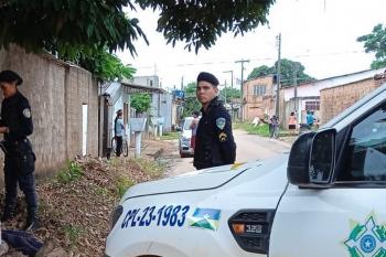 Homem  encontrado morto com tiros na cabea na zona leste