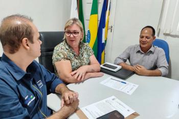 Deputado Alan Queiroz entrega van adaptada para transporte de pacientes em Guajará-Mirim