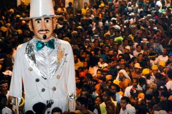 Frevo e axé agitam foliões nesta tarde no carnaval do Nordeste