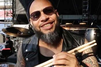 Guns n’ Roses anuncia saída de Frank Ferrer após 19 anos na banda