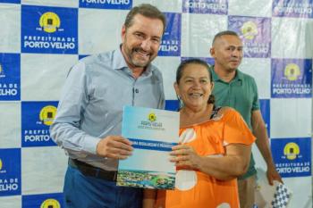 Prefeito Hildon Chaves realiza entrega escrituras de regularização fundiária aos moradores do bairro Planalto II