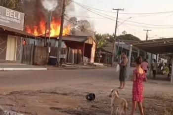 Homem  preso aps incendiar casa onde vivia com a esposa