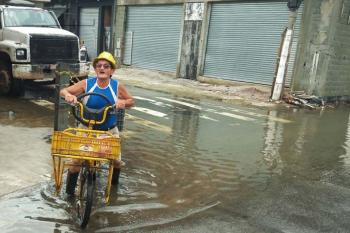 Moradores do Jardim Pantanal, em SP, se mobilizam após alagamentos 