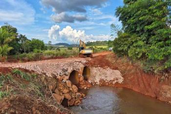 Governo instala tubos de aço e libera tráfego na RO-383 em Alta Floresta de Oeste