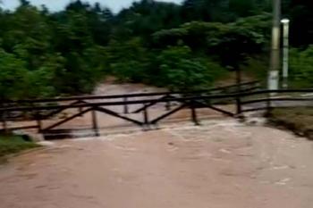 Forte temporal fez água das chuvas passar por cima de ponte no Parque Ecológico de Vilhena