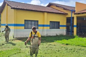 Prefeitura executa cronograma de limpeza em unidades escolares rurais da capital