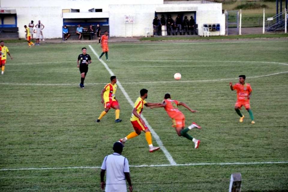 Guaporé anula o Barcelona e vence por 2 a 0 no Estádio Portal da Amazônia