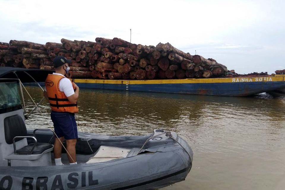 Forças Armadas apreendem balsas com toras de madeira no Pará