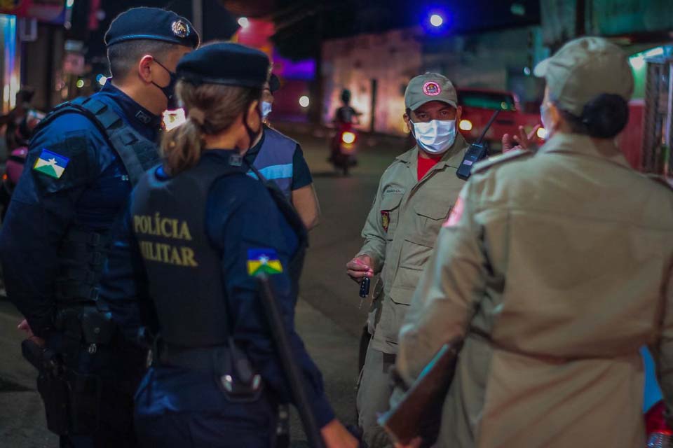 Equipes intervem em estabelecimentos para evitar aglomerações e contagios