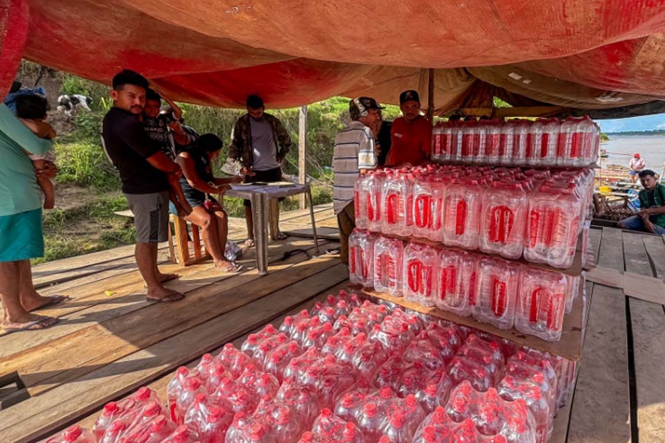 Operação conjunta da Defesa Civil distribuiu mais de 156 mil litros de água, além de 500 cestas básicas