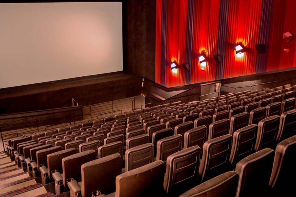 Decreto municipal permite reabertura dos cinemas do município