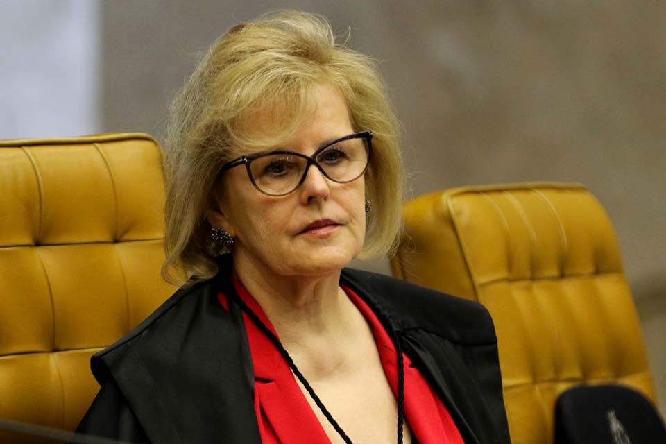 Ministra do STF dá 10 dias para presidente explicar indulto a Silveira