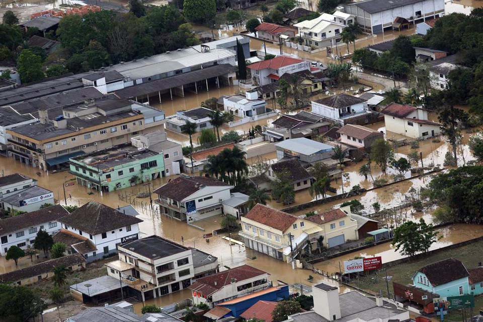 Novos temporais atingem Santa Catarina e mortes sobem para seis