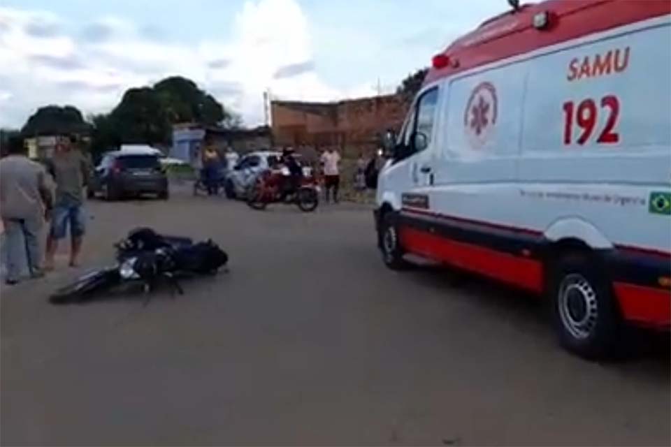 Acidente entre carro e moto deixa vítima em estado grave na zona leste