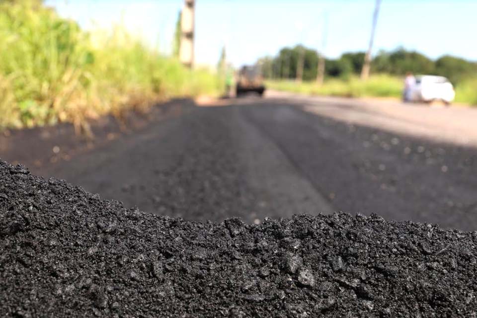 Prefeitura de Ji-Paraná realiza operação tapa-buracos na linha 94