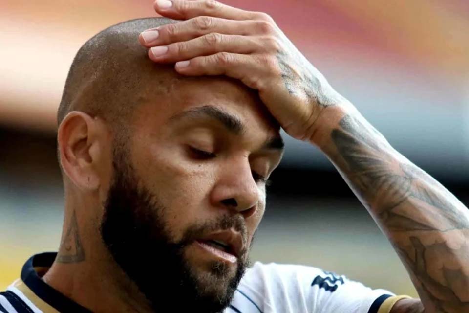 DNA acha sêmen de Daniel Alves em mulher que o acusa de estupro, diz jornal