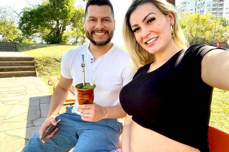 Andressa Urach mostra evolução da gestação ao lado do marido: 