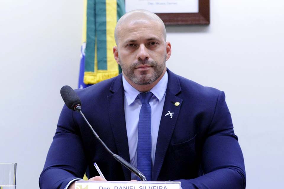 Deputado Daniel Silveira se recusa a usar tornozeleira eletrônica