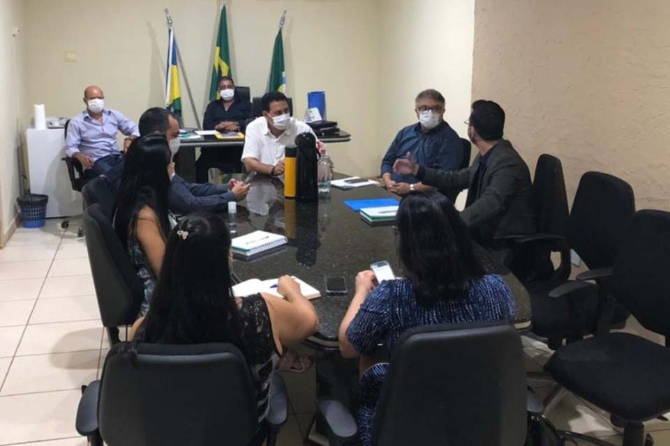 Programa de microcrédito é apresentado na prefeitura; objetivo é combater o superendividamento 